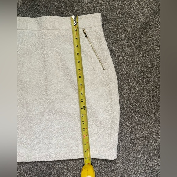 ✨Never Worn✨H&M White Textured Pencil Skirt - Picture 12 of 13